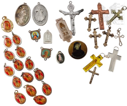 Jan Paweł II, Święta Siostra Faustyna, Święty Antoni, Matka Boska Licheńska, Duży Zestaw Medalików i Krzyżyków Religijnych
