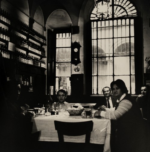 Virgilio Carnisio (1938) – Mediolan, via Valpetrosa 5, wnętrze gospody „Tri Basei”, 1970, Virgilio Carnisio