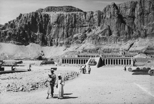 Mario De Biasi (1923–2013) – Deir el-Bahari, Teby, lata 60. XX wieku, Mario De Biasi