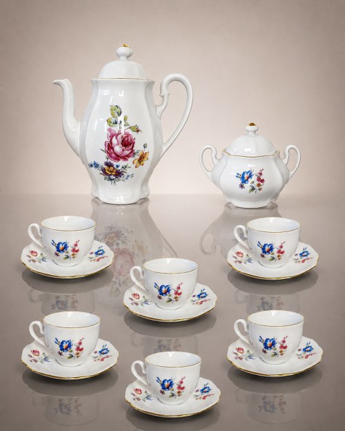 czajnik i cukiernica – Ręcznie wykonany motyw kwiatowy – Czechosłowacja, druga połowa XX wieku, DUBÍ – Porcelanowy zestaw do herbaty – 6 filiżanek