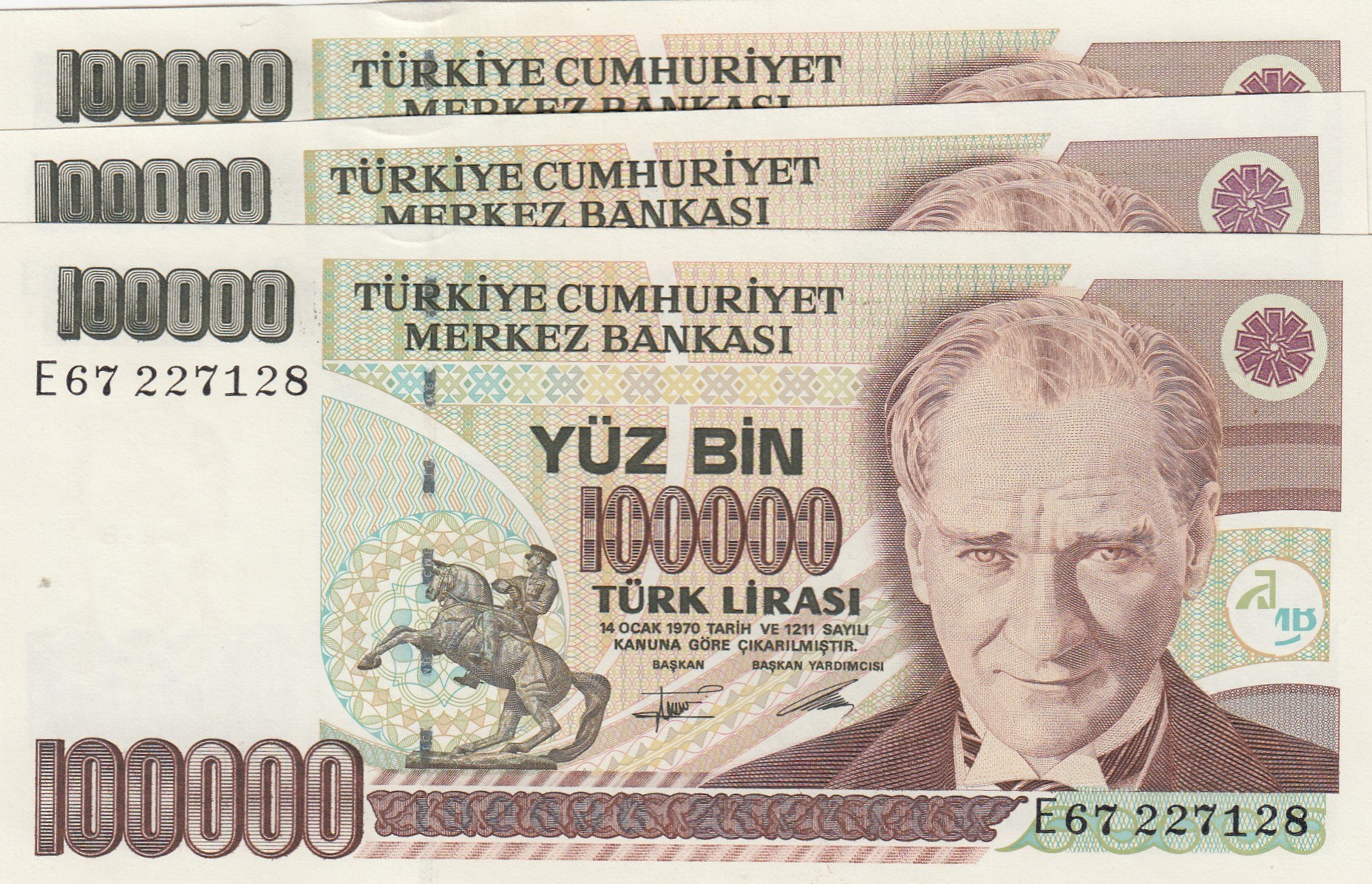 100 turkey. 250 000 Лир. 100 Лир Турция купюра. 100000 Lira. Старые турецкие банкноты.