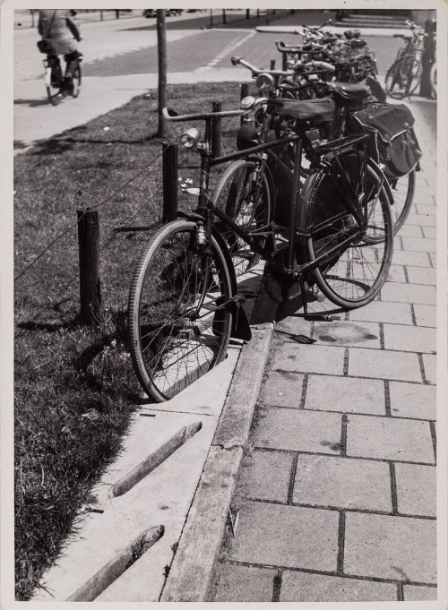 Holandia przed Domem Handlowym, 1958, Andrzej Piwoński