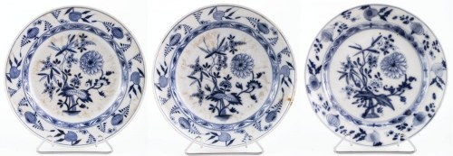 Saksonia, Miśnia, 1770-1814, Trzy Talerze Z Wzorem Cebulowym