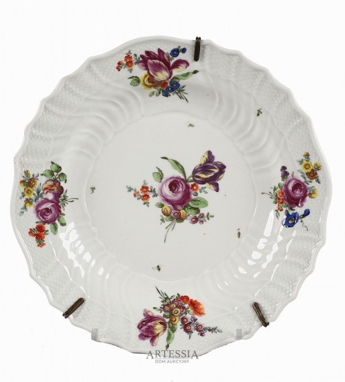 Talerz serwisowy z reliefem Ozier, 3 ćw. XVIII w., Wiedeńska Manufaktura Porcelany