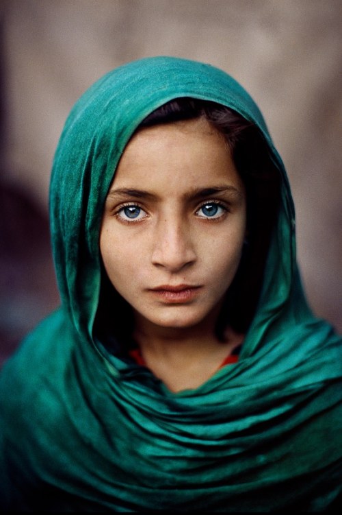 Girl with Green Shawl, 2002, Steve McCurry