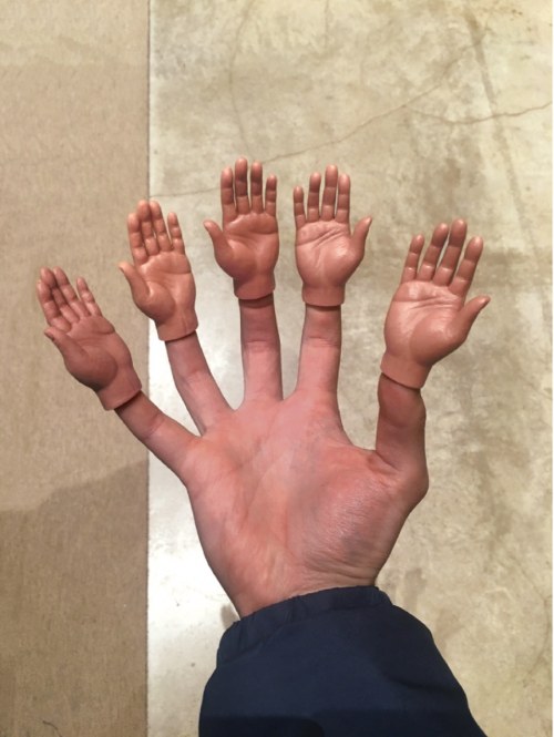 Handful Hand, 2022, Xawery Deskur
