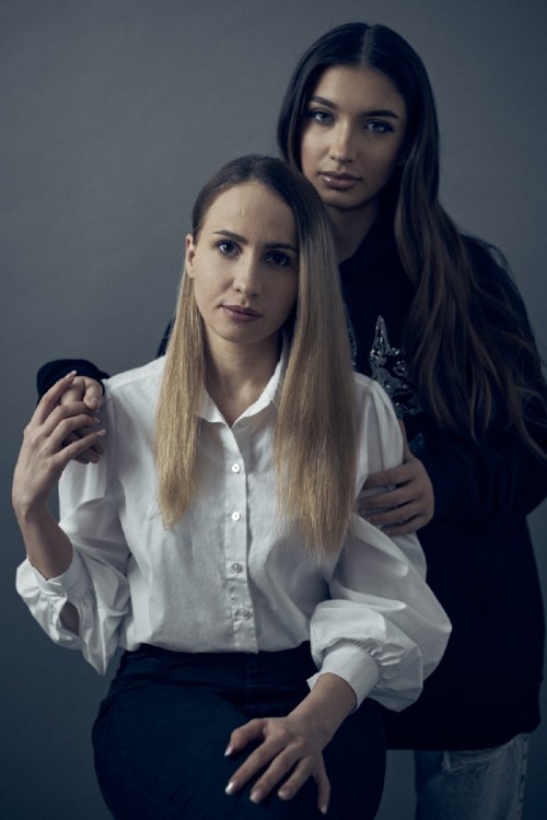 Viki Gabor i Snizhana, Karolina Harz