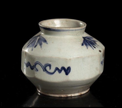 Joseon dynasty, 19th century, A 'Blue And White' Glazed Porcelain Faceted Jar Korea