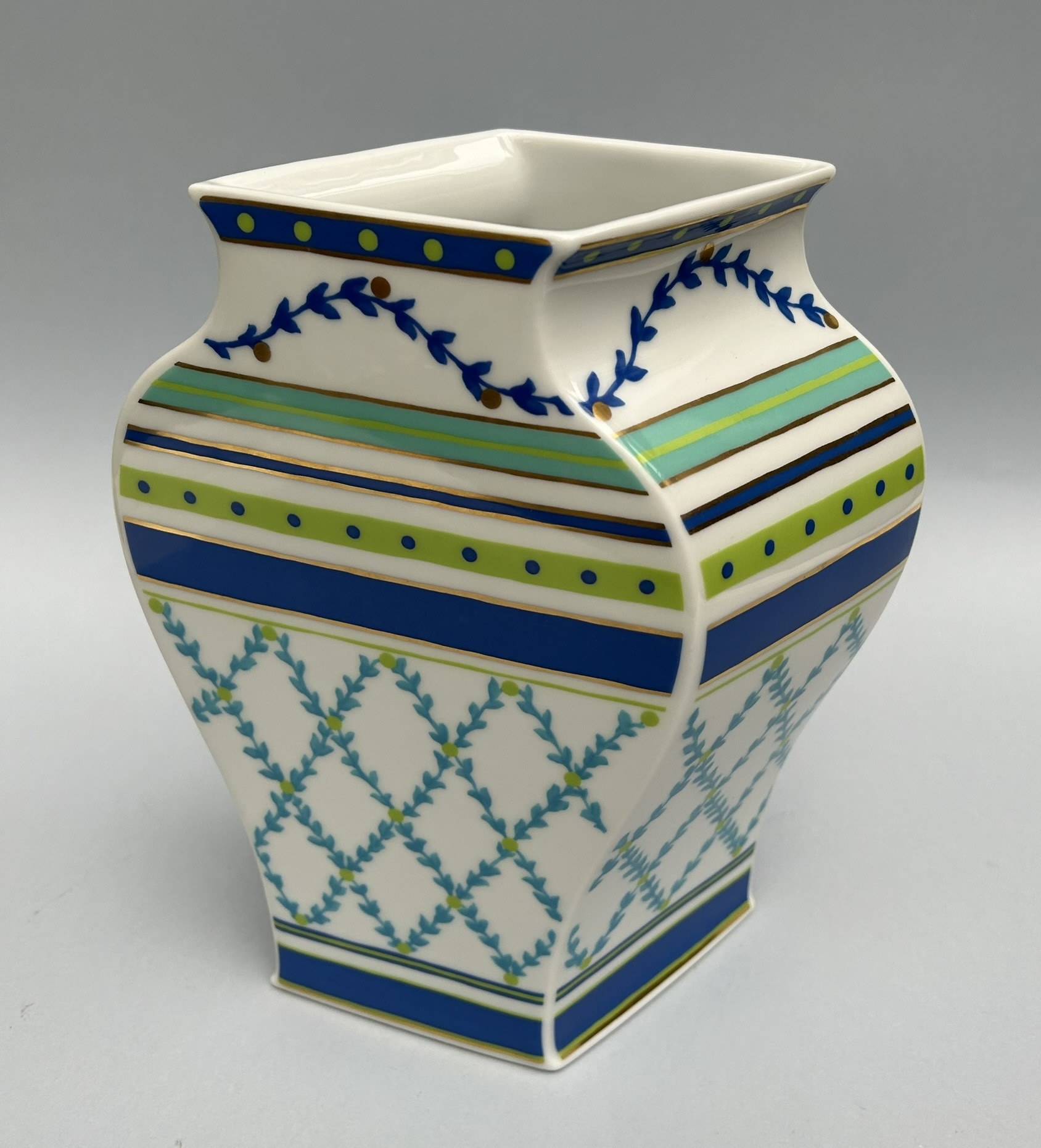 RosenthalVase von Tadao Amano, entworfen von der Gilde Kusumam