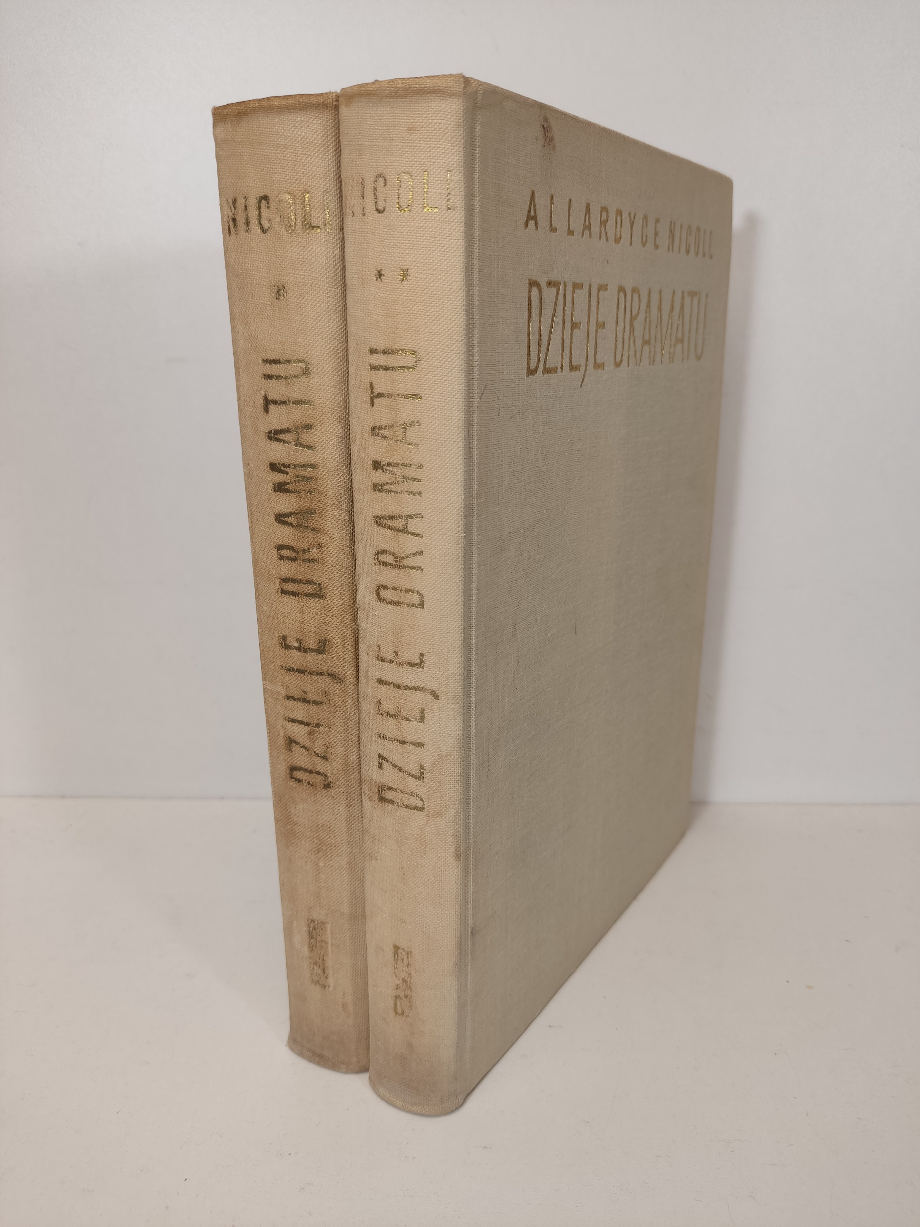 NICOLL Allardyce DZIEJE DRAMATU OD AISCHYLOSA DO ANOUILHA Tom III