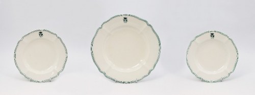 Dwa talerze i półmisek z monogramem pod koroną, Cesarska Manufaktura Porcelany w Wiedniu