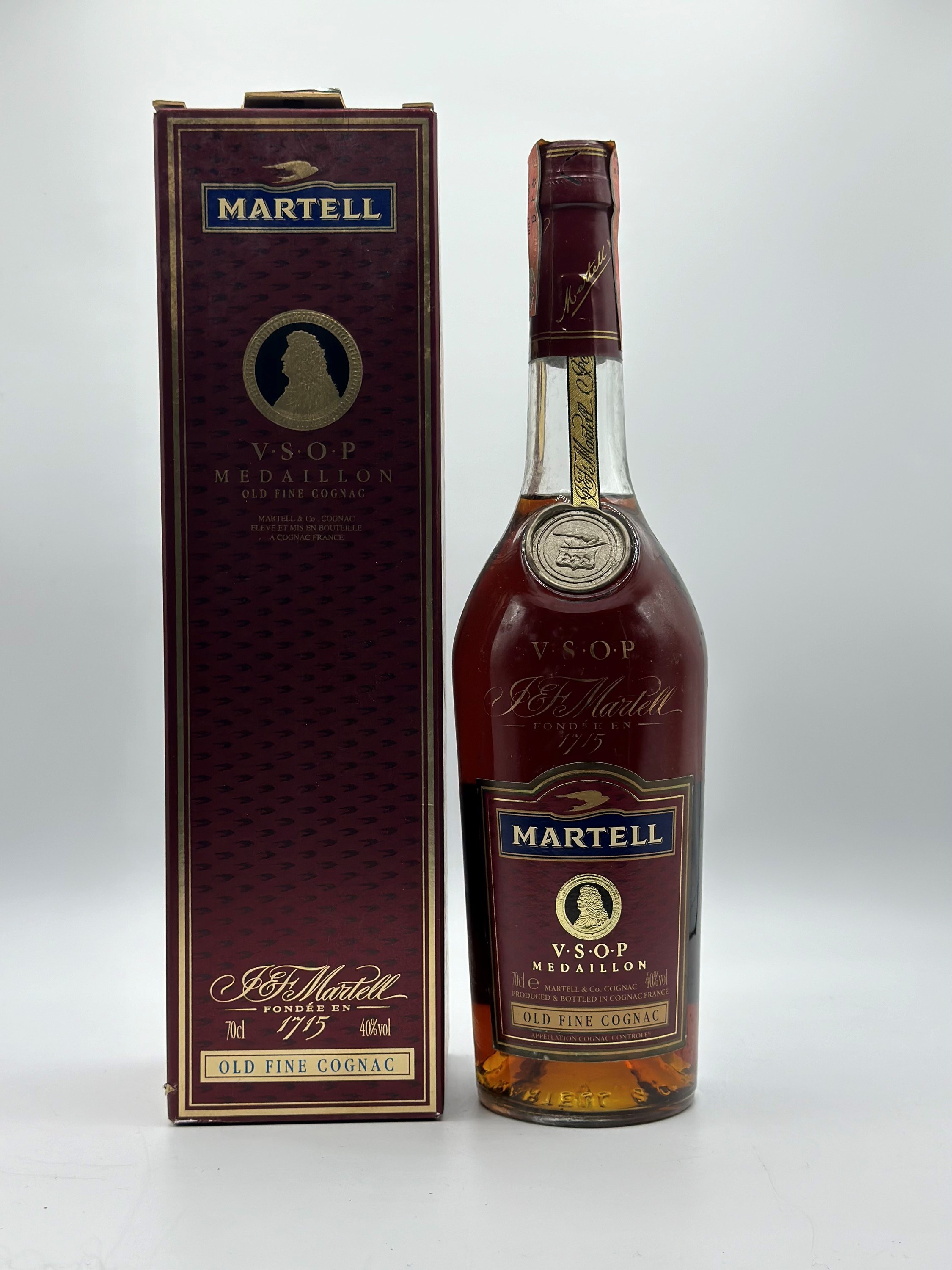 2本セット Martell Medaillon & King of Scots Cognac MARTELL Medaillon VSOP | Shop online - Macandrew's