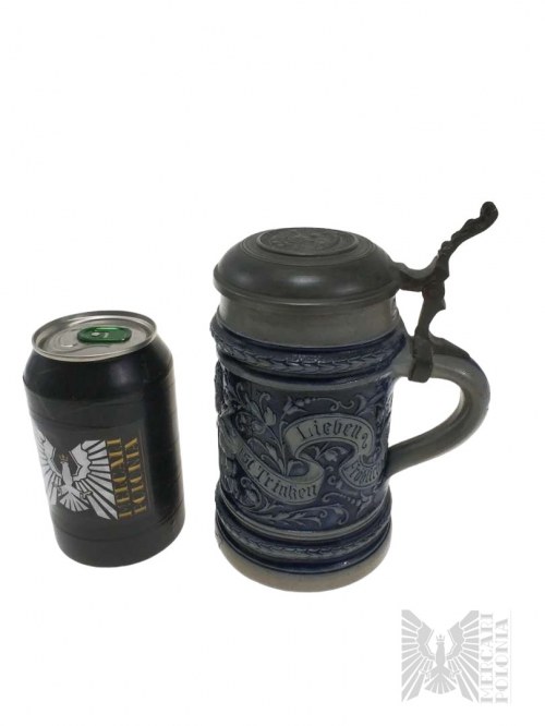 Sentencja “Des Lebens Sonnenschein / Ist Trinken, Lieben, Fröhlich Sein”, Kufel Ceramiczny z Pokrywką