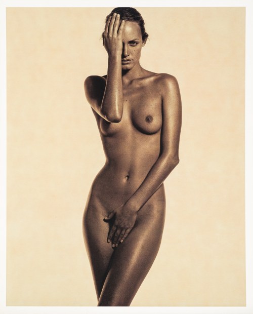 Amber Valletta z teki ''Visionaire 23. The Emperor's New Clothes'', 1997, Karl Lagerfeld