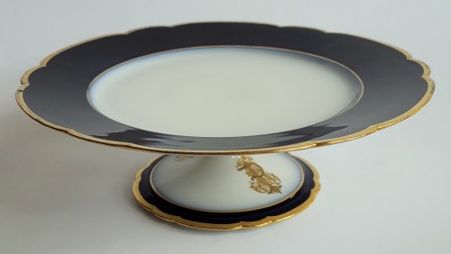 Ignacy Jan] Patera porcelanowa z serwisu obiadowego, z dwoma symetrycznie umieszczonymi na nodze monogramami wiązanymi z literami H I P (Helena [i] Ignacy Paderewscy)., Ignacy Jan Paderewski