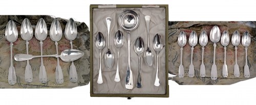 Six Spoons and Six Teaspoons/Zestaw łyżeczek do zupy i herbaty wraz z futerałem na łyżeczkę do kawy i małą chochlą., Six Cased Tea Spoons And Small Ladle
