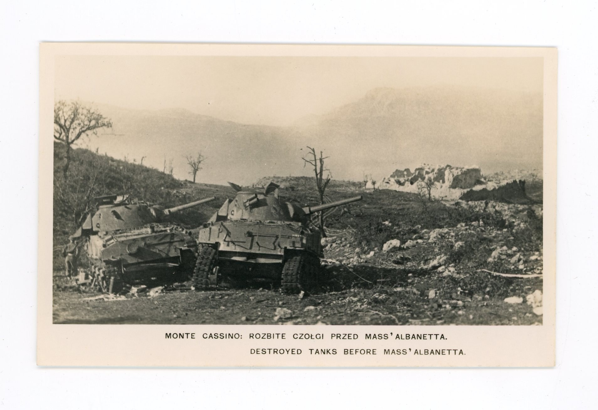 Monte Cassino - rozbite czołgi przed Mass Albenetta (779) - Aukcja ...
