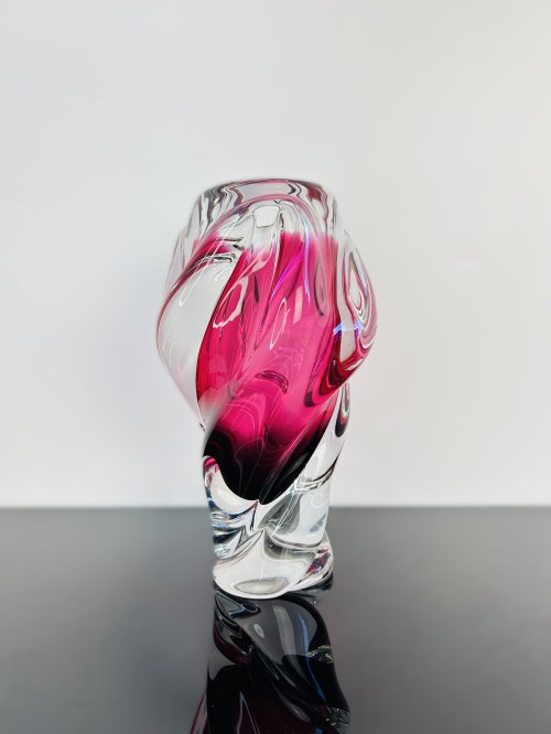 masywny wazon ze śmigłem Sommerso PINK, Huta Szkła Chribska, Czechosłowacja, 30 cm, lata 70. XX w., Josef Hospodka
