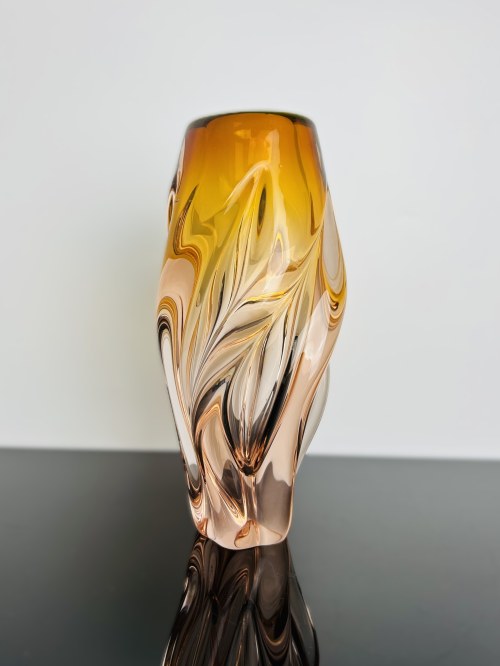 Masywny szklany wazon | Huta szkła Chřibská | Pomarańczowy rdzeń | 27 cm | Lata 60. XX wieku, Josef Hospodka
