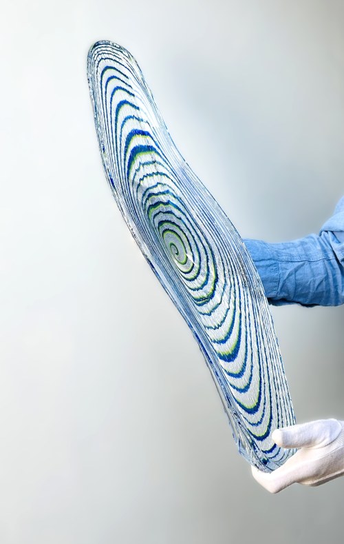 spiralna misa ze szkła artystycznego, wzór 5674/43, huta szkła Škrdlovice, 67 cm, Czechosłowacja (lata 60. XX w.), Emanuel Beranek