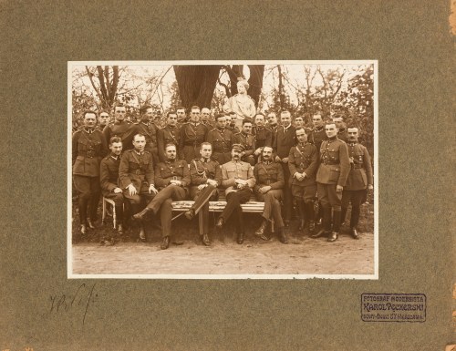 Fotografia z autografem Marszałka, "Józef Piłsudski w otoczeniu oficerów adiutantury generalnej w ogrodzie belwederskim", Karol Pęcherski