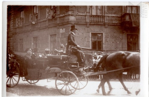 1919/1920 r., Lwów (Lemberg/Leopolis) - Fotografia Wizyta Marszałka Ferdinanda Focha we Lwowie; Widok na Uszkodzone Kamienice w Trakcie Obrony Lwowa - Późniejsza Odbitka (Lata 80. XX w.) Z Kliszy Przechowywanych w Archiwum we Lwowie, II RP