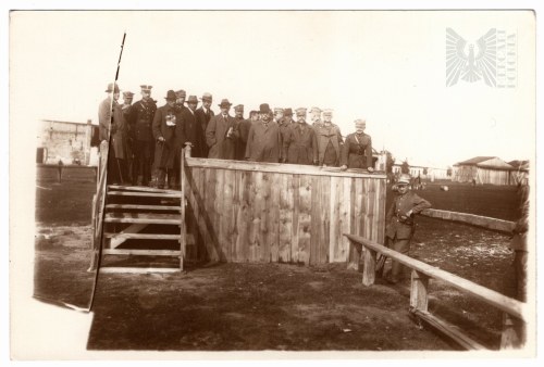 Lwów (Lemberg/Leopolis) (?) - Fotografia Zbiorowa Oficerów i Polityków - Późniejsza Odbitka (Lata 80. XX w.) Z Kliszy Przechowywanych w Archiwum we Lwowie, II RP